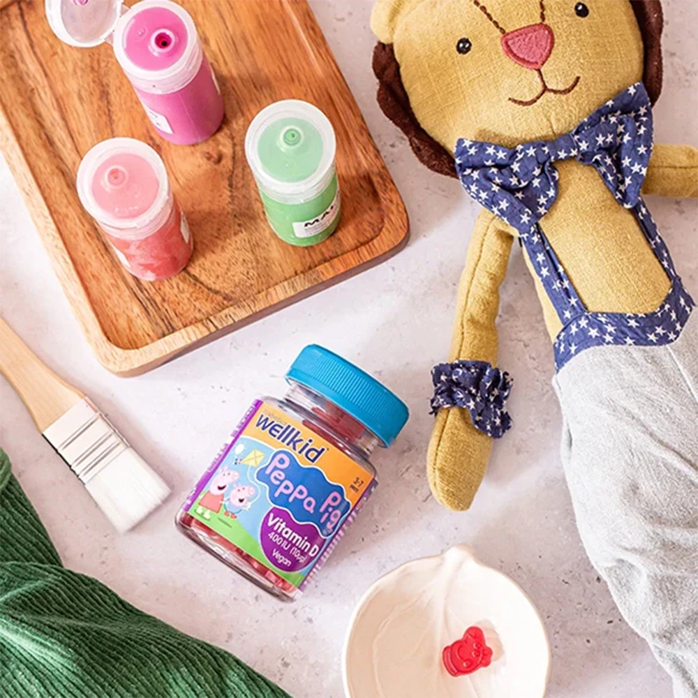 Vitabiotics Wellkid Peppa Pig Witamina D 400 IU (30 gumijnych żelek, smak truskawkowy) - obrazek 3